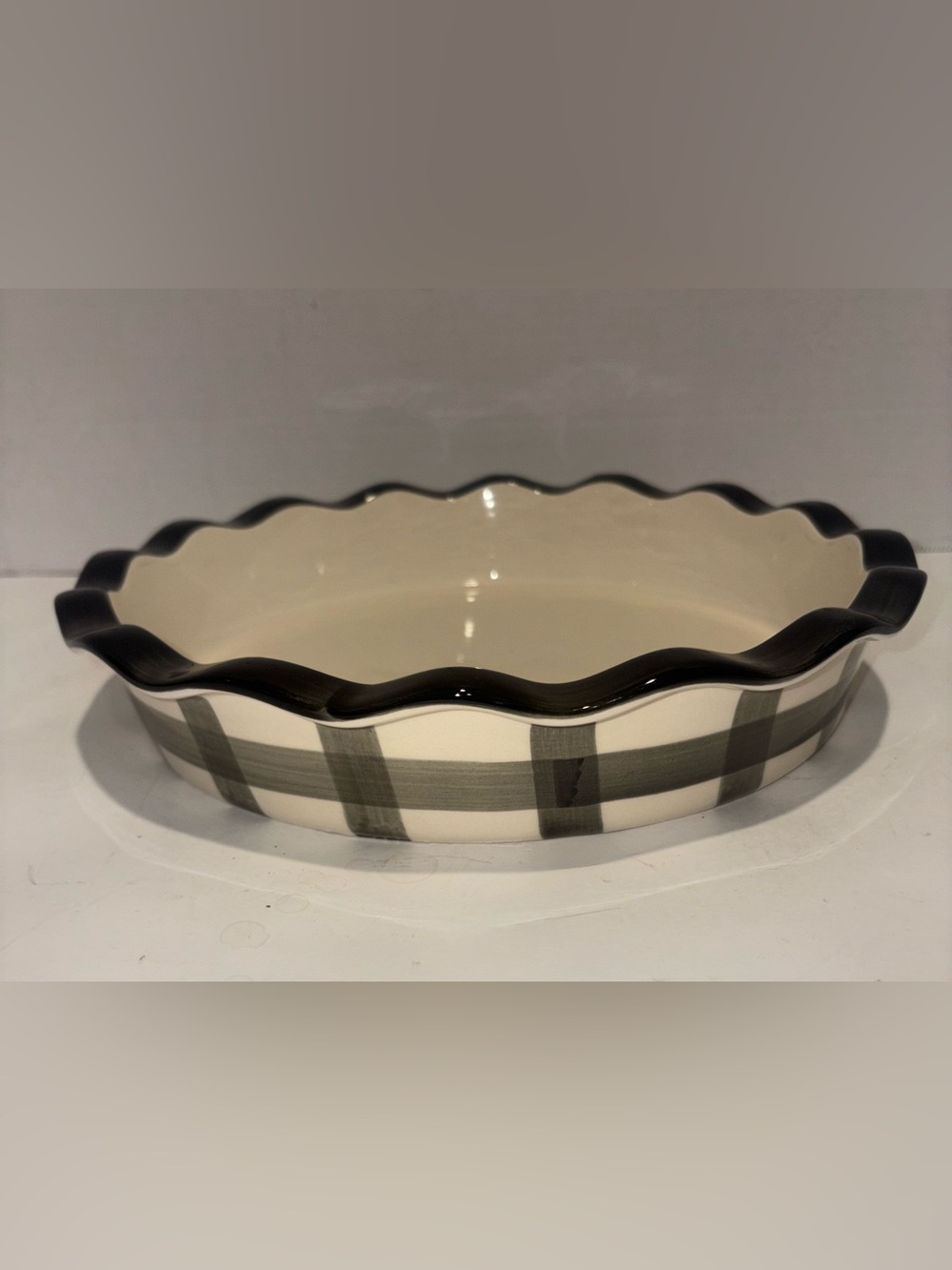 Ceramic Pie Dish with Black Plaid Rim